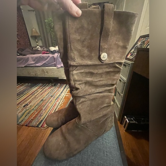 🚨. 🌼UGG Perforated Slouchy Suede Boots.🌼 - Picture 4 of 6